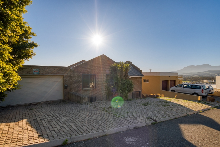 3 Bedroom Property for Sale in Mountainside Western Cape